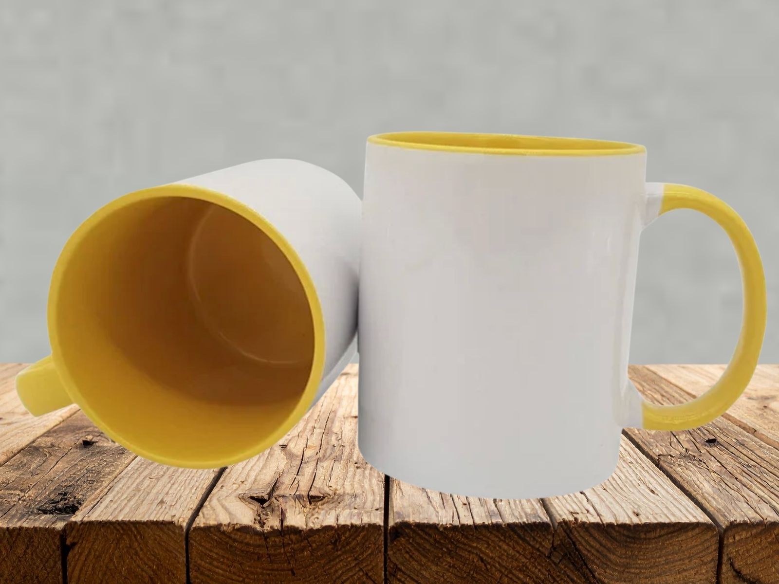 Caneca com alça e interior amarelo 325ml